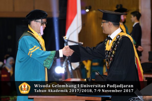Wisuda Unpad Gel I TA 2017_2018  Fakultas kedokteran gigi oleh  Rektor 006