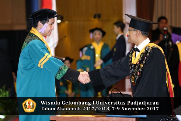 Wisuda Unpad Gel I TA 2017_2018  Fakultas kedokteran gigi oleh  Rektor 007