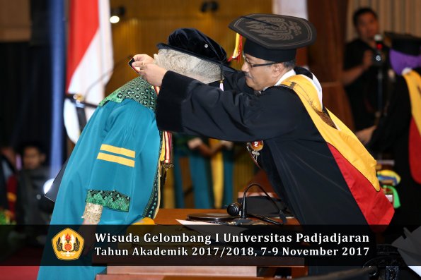 Wisuda Unpad Gel I TA 2017_2018  Fakultas kedokteran gigi oleh  Rektor 008