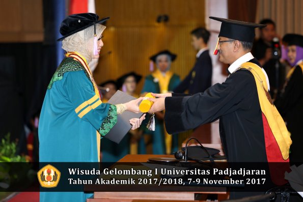 Wisuda Unpad Gel I TA 2017_2018  Fakultas kedokteran gigi oleh  Rektor 009