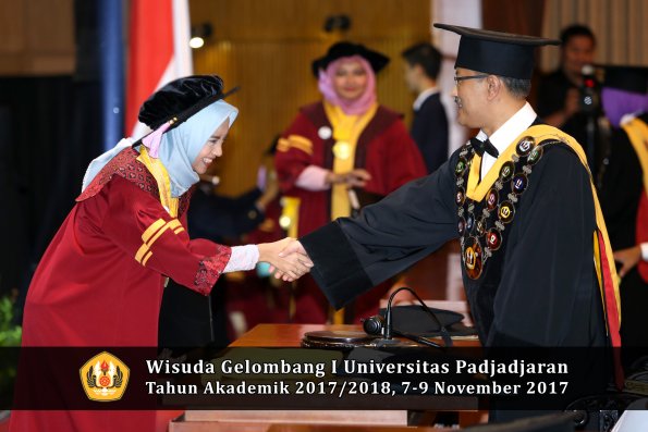 Wisuda Unpad Gel I TA 2017_2018  Fakultas kedokteran gigi oleh  Rektor 016