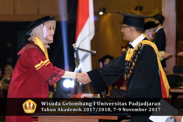Wisuda Unpad Gel I TA 2017_2018  Fakultas kedokteran gigi oleh  Rektor 019