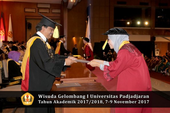 Wisuda Unpad Gel I TA 2017_2018  Fakultas ilmu komunikasi oleh dekan 036