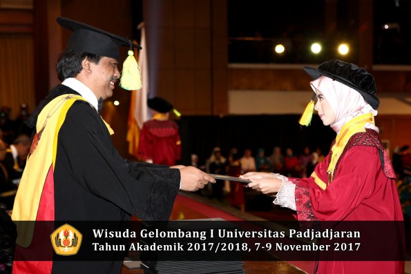 Wisuda Unpad Gel I TA 2017_2018  Fakultas ilmu komunikasi oleh dekan 045