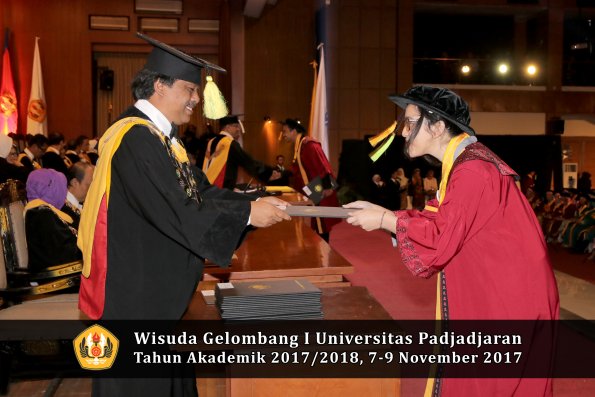 Wisuda Unpad Gel I TA 2017_2018  Fakultas ilmu komunikasi oleh dekan 060