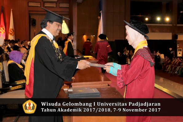 Wisuda Unpad Gel I TA 2017_2018  Fakultas ilmu komunikasi oleh dekan 066