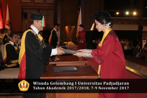 Wisuda Unpad Gel I TA 2017_2018  Fakultas MIPA Oleh dekan 180