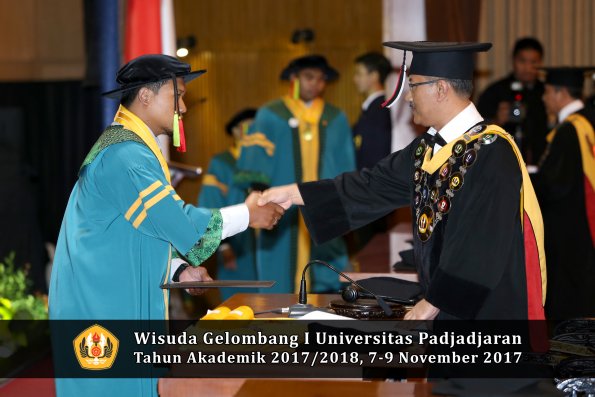 Wisuda Unpad Gel I TA 2017_2018  Fakultas MIPA oleh Rektor 002