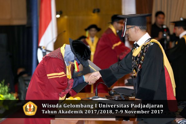 Wisuda Unpad Gel I TA 2017_2018  Fakultas MIPA oleh Rektor 014