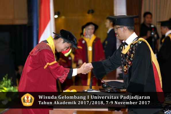 Wisuda Unpad Gel I TA 2017_2018  Fakultas MIPA oleh Rektor 017