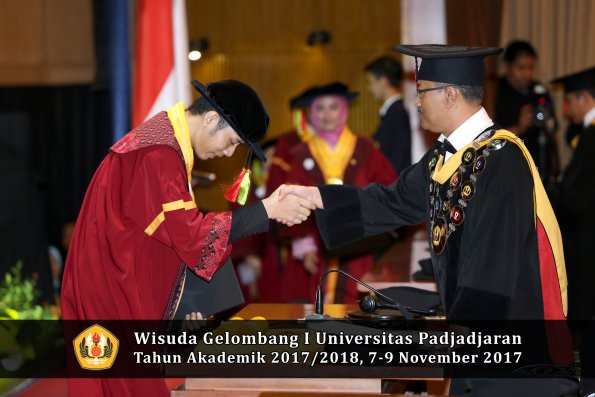 Wisuda Unpad Gel I TA 2017_2018  Fakultas MIPA oleh Rektor 034