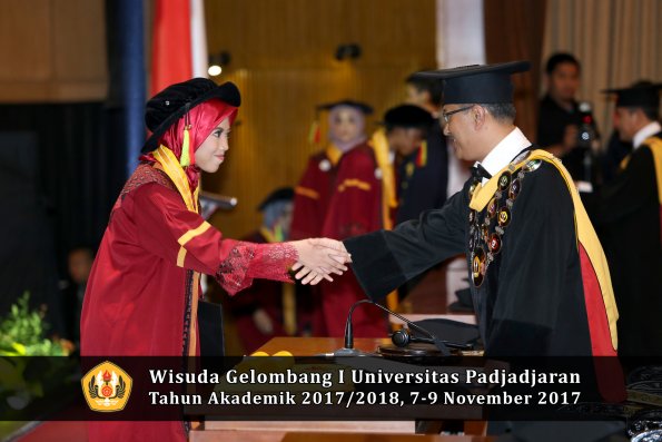 Wisuda Unpad Gel I TA 2017_2018  Fakultas MIPA oleh Rektor 060