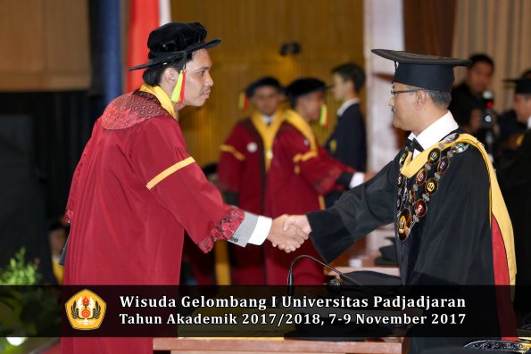 Wisuda Unpad Gel I TA 2017_2018  Fakultas MIPA oleh Rektor 080