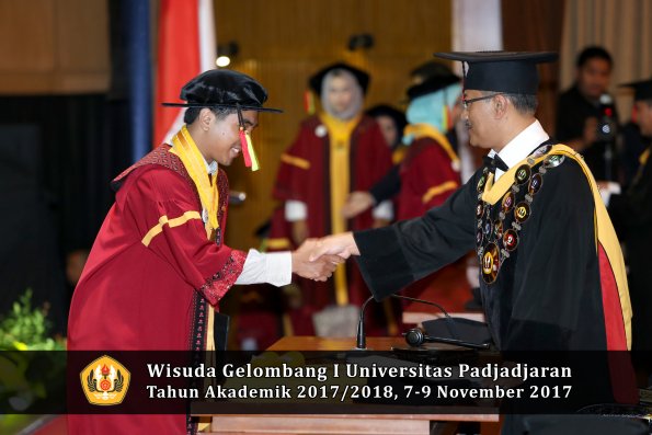 Wisuda Unpad Gel I TA 2017_2018  Fakultas MIPA oleh Rektor 118