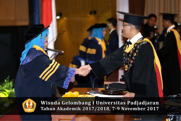 Wisuda Unpad Gel I TA 2017_2018  Fakultas I S I P oleh Rektor 001