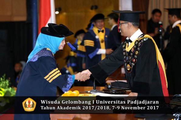 Wisuda Unpad Gel I TA 2017_2018  Fakultas I S I P oleh Rektor 002