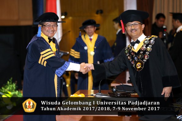 Wisuda Unpad Gel I TA 2017_2018  Fakultas I S I P oleh Rektor 003