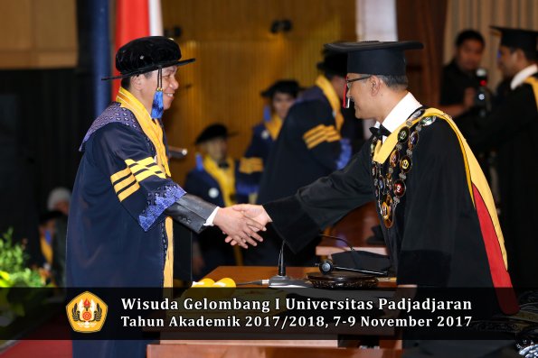 Wisuda Unpad Gel I TA 2017_2018  Fakultas I S I P oleh Rektor 004