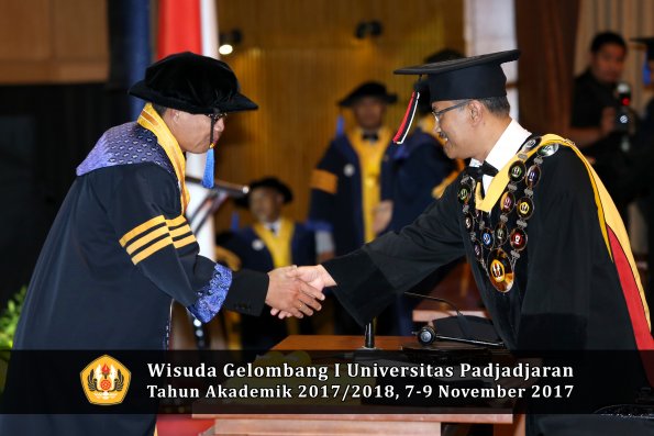 Wisuda Unpad Gel I TA 2017_2018  Fakultas I S I P oleh Rektor 005