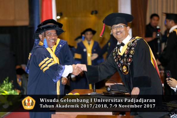 Wisuda Unpad Gel I TA 2017_2018  Fakultas I S I P oleh Rektor 008