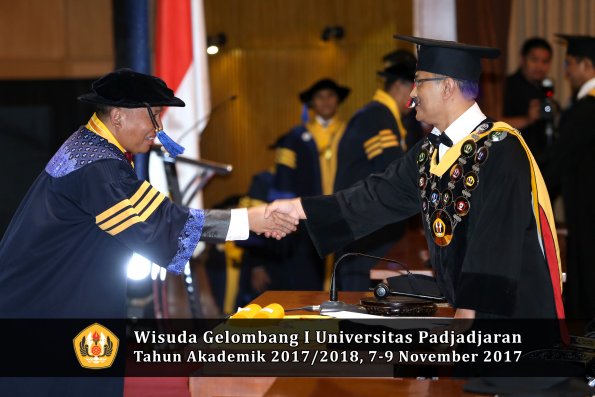 Wisuda Unpad Gel I TA 2017_2018  Fakultas I S I P oleh Rektor 011