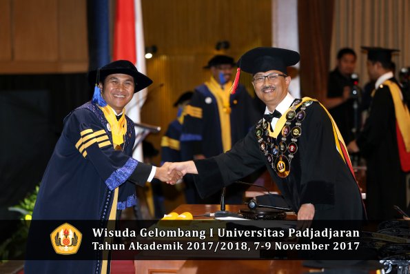 Wisuda Unpad Gel I TA 2017_2018  Fakultas I S I P oleh Rektor 013