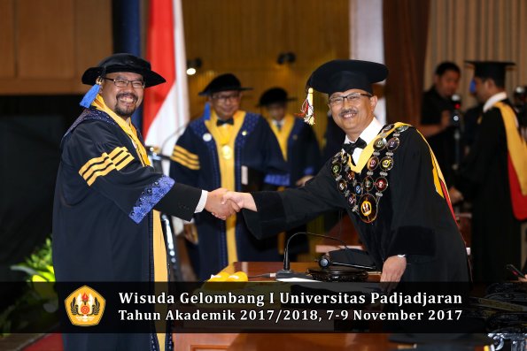 Wisuda Unpad Gel I TA 2017_2018  Fakultas I S I P oleh Rektor 014