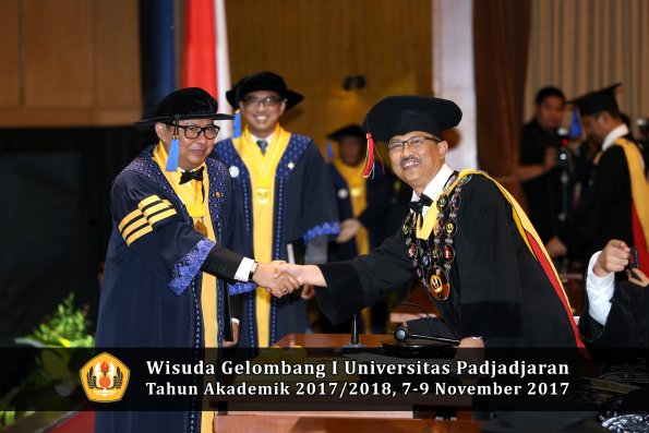 Wisuda Unpad Gel I TA 2017_2018  Fakultas I S I P oleh Rektor 015