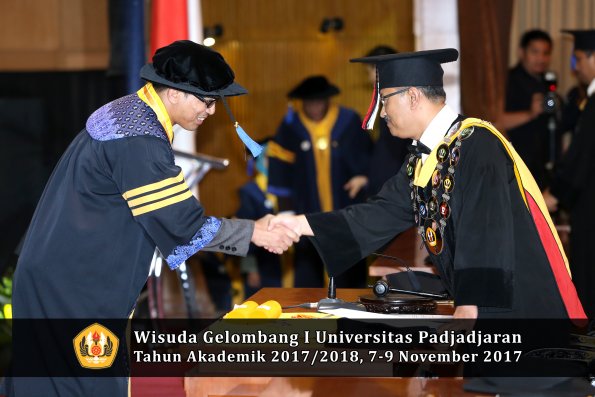 Wisuda Unpad Gel I TA 2017_2018  Fakultas I S I P oleh Rektor 016