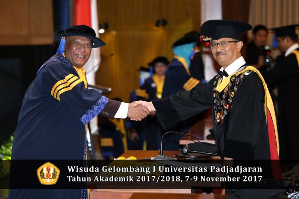 Wisuda Unpad Gel I TA 2017_2018  Fakultas I S I P oleh Rektor 017