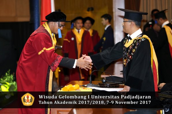 Wisuda Unpad Gel I TA 2017_2018  Fakultas I S I P oleh Rektor 095