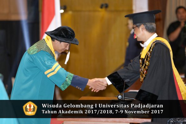 Wisuda Unpad Gel I TA 2017_2018  Sekolah Pascasarjana oleh Rektor 012