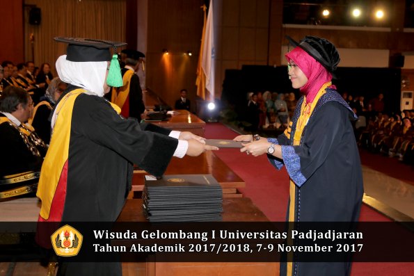 Wisuda Unpad Gel I TA 2017_2018  Fakultas kedokteran oleh dekan 001