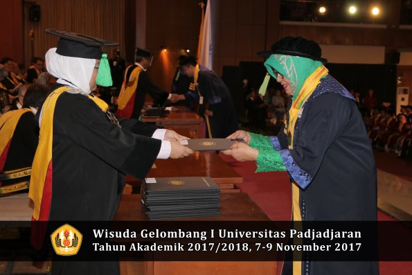 Wisuda Unpad Gel I TA 2017_2018  Fakultas kedokteran oleh dekan 006