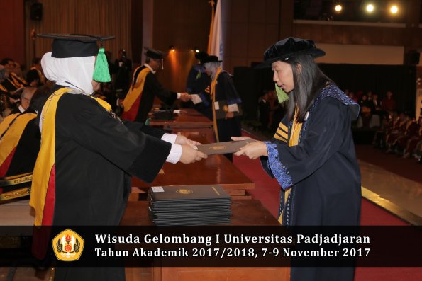 Wisuda Unpad Gel I TA 2017_2018  Fakultas kedokteran oleh dekan 008