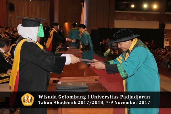 Wisuda Unpad Gel I TA 2017_2018  Fakultas kedokteran oleh dekan 105