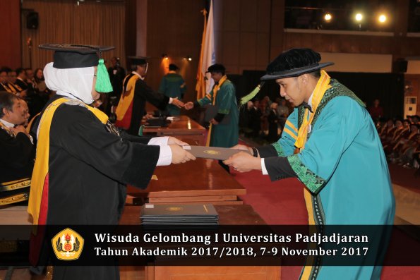 Wisuda Unpad Gel I TA 2017_2018  Fakultas kedokteran oleh dekan 106