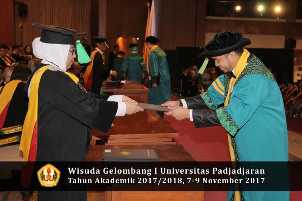 Wisuda Unpad Gel I TA 2017_2018  Fakultas kedokteran oleh dekan 112