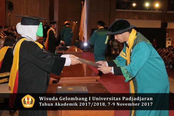 Wisuda Unpad Gel I TA 2017_2018  Fakultas kedokteran oleh dekan 113