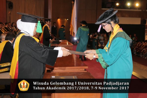 Wisuda Unpad Gel I TA 2017_2018  Fakultas kedokteran oleh dekan 115