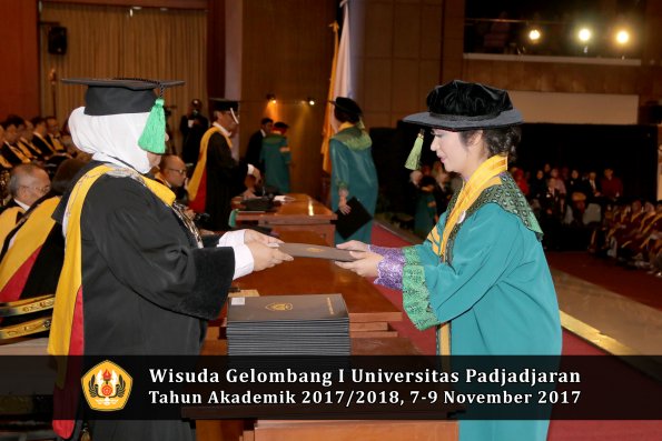 Wisuda Unpad Gel I TA 2017_2018  Fakultas kedokteran oleh dekan 120
