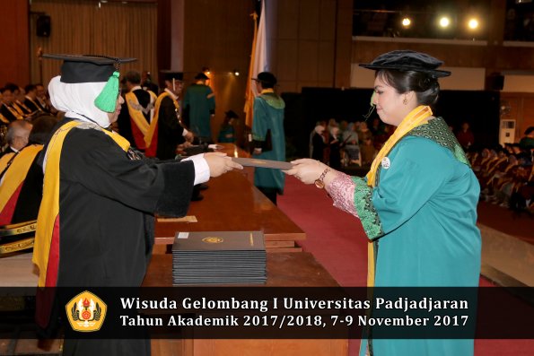 Wisuda Unpad Gel I TA 2017_2018  Fakultas kedokteran oleh dekan 127