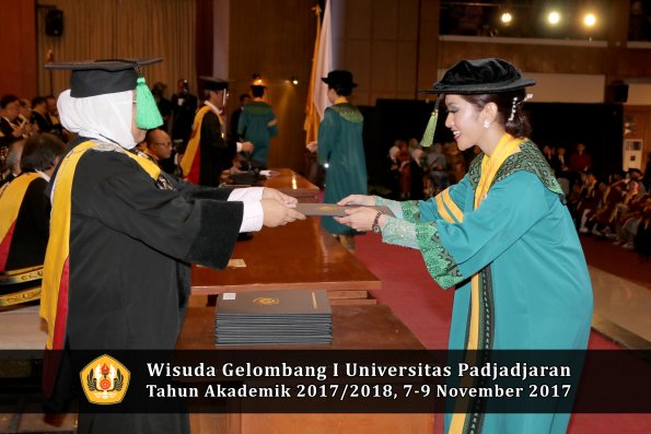 Wisuda Unpad Gel I TA 2017_2018  Fakultas kedokteran oleh dekan 133