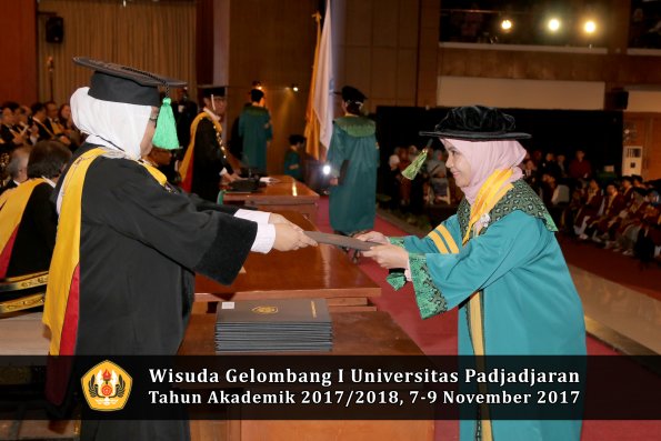 Wisuda Unpad Gel I TA 2017_2018  Fakultas kedokteran oleh dekan 134
