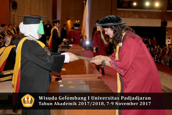 Wisuda Unpad Gel I TA 2017_2018  Fakultas kedokteran oleh dekan 214