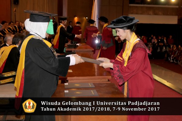 Wisuda Unpad Gel I TA 2017_2018  Fakultas kedokteran oleh dekan 218
