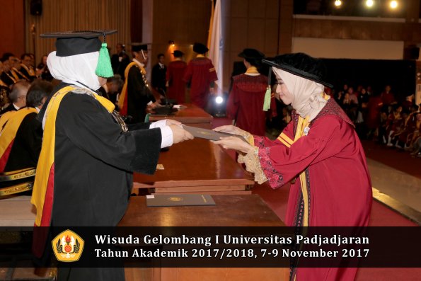 Wisuda Unpad Gel I TA 2017_2018  Fakultas kedokteran oleh dekan 219