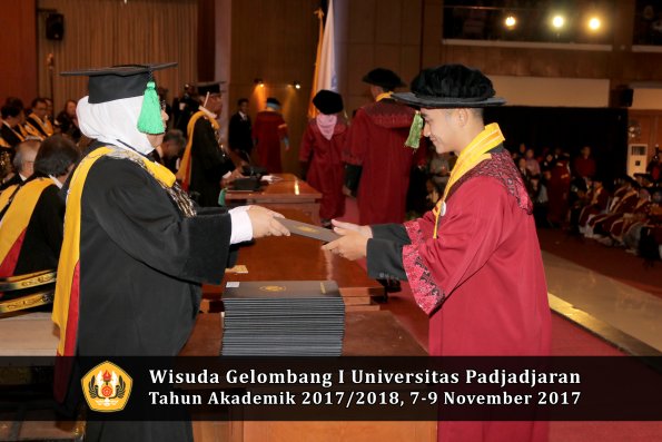 Wisuda Unpad Gel I TA 2017_2018  Fakultas kedokteran oleh dekan 224