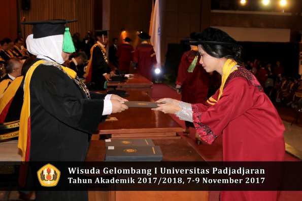 Wisuda Unpad Gel I TA 2017_2018  Fakultas kedokteran oleh dekan 247