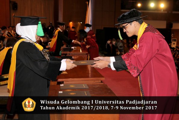Wisuda Unpad Gel I TA 2017_2018  Fakultas kedokteran oleh dekan 252